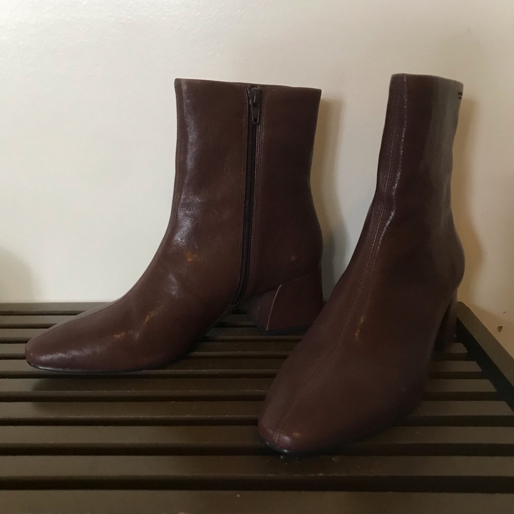 Vagabond Heeled Chelsea Boots